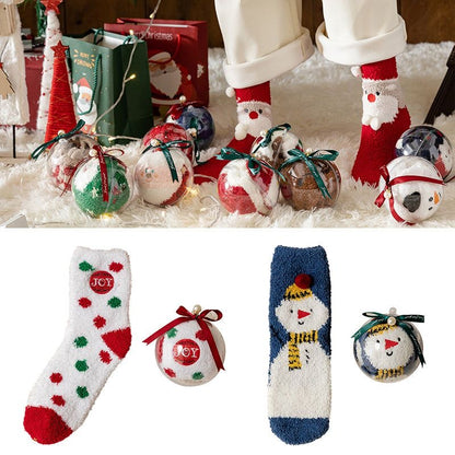 Chaussettes de Noël douillettes dans une boule décorative – Cadeau idéal pour les fêtes