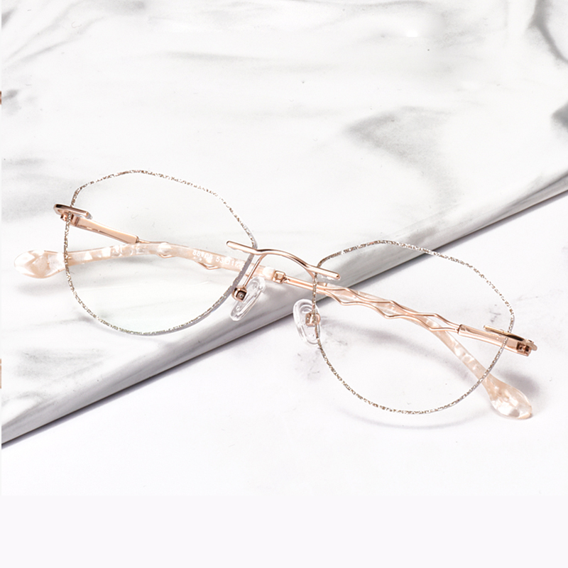 Enhance your look with MieMie Glitter Polygon Rimless Glasses. Lens shape combinate polygon and round shape suitable for more face-shape. Crafted with sturdy metal frames in a chic Champagne Gold. Comes with our ALL-IN-ONE lenses that provide blue light protection, anti-glare features, and more—all at no additional cost. Ideal for trendy Gen Z fashionistas!