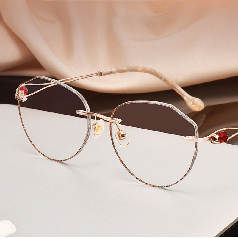 PR015 rimless eyeglasses are crafted from premium metal, making them lightweight, durable, and comfortable. Designed for single-vision lenses, their rimless style beautifully highlights your dynamic and confident personality. Get your pair today!