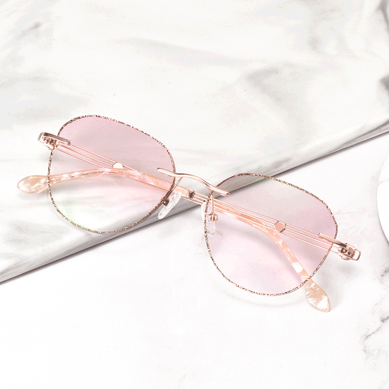 PR016 rimless glitter-powder-studded eyeglasses are crafted from elegant metal, making them incredibly lightweight and comfortable. They feature slender temple arms and gradient light pink tinted lenses, ideal for women during the summer.