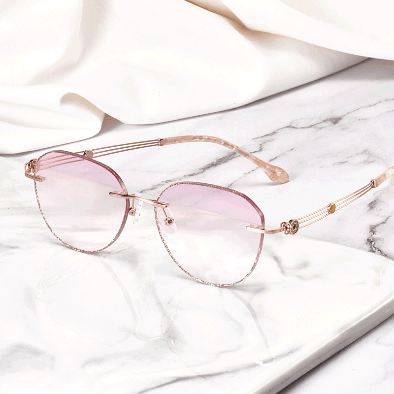 PR016 rimless glitter-powder-studded eyeglasses are crafted from elegant metal, making them incredibly lightweight and comfortable. They feature slender temple arms and gradient light pink tinted lenses, ideal for women during the summer.