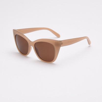 MieMie SH001 is crafted from flexible and vibrant PC material. With integrated nose pads and a unique cat-eye design, these UV400 protection sunglasses effortlessly complement your everyday outfits. They are the perfect accessory for every sunny day! Available in 6 colors: Black Tortoise, Black, Brown, Yellow, White, Grey