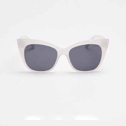 MieMie SH001 is crafted from flexible and vibrant PC material. With integrated nose pads and a unique cat-eye design, these UV400 protection sunglasses effortlessly complement your everyday outfits. They are the perfect accessory for every sunny day! Available in 6 colors: Black Tortoise, Black, Brown, Yellow, White, Grey