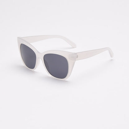 MieMie SH001 is crafted from flexible and vibrant PC material. With integrated nose pads and a unique cat-eye design, these UV400 protection sunglasses effortlessly complement your everyday outfits. They are the perfect accessory for every sunny day! Available in 6 colors: Black Tortoise, Black, Brown, Yellow, White, Grey