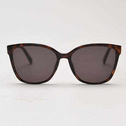 MieMie SSQ011 Square sunglasses are crafted from polished, sophisticated TR90 & TAC material are available in five color options: tortoise, black, brown, beige, pink. Equipped with polarized UV400 protection, with elongated polished temple arms, this fashionable frame design offers a fresh take on your eyewear style.