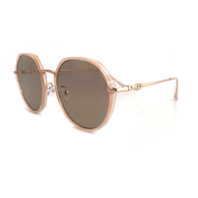 SR001: Chic and trendy shades offer UV protection while adding a touch of playful elegance to any outfit. Perfect for sunny days, festivals, or beach outings, MieMie combines fashion and function. Discover your new favorite accessory today.