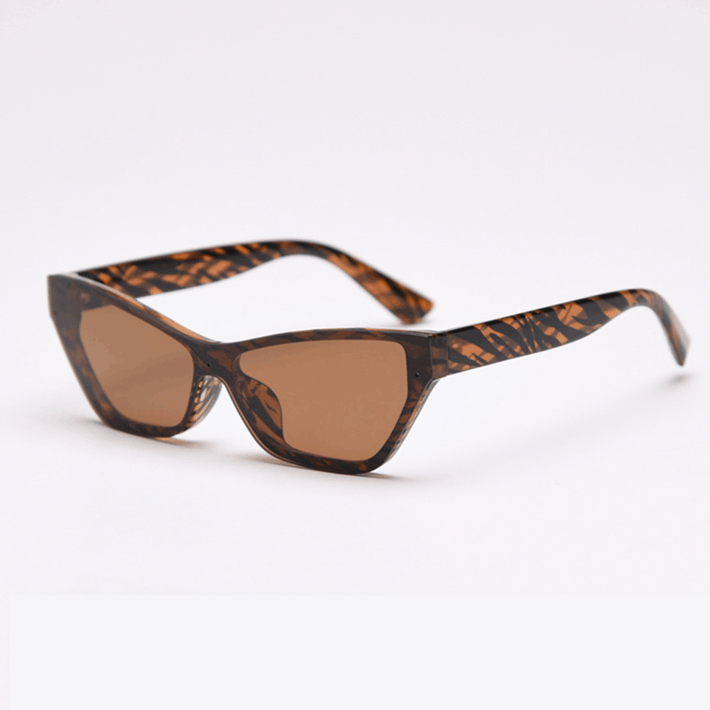 MieMie Bold Cat Eye SC004 Sunglasses combines modern style and bold sophistication! Made with a sturdy PC frame and featuring in Black & Brown, these sunglasses provide both durability and a chic aesthetic, also offers UV400 protection, shielding your eyes from harmful rays.